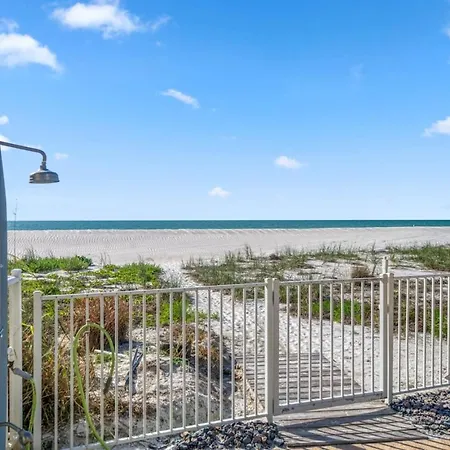 2,000 Sq Ft Condo With Private Indoor Poolside Cabana Unit 4 At Four Shores