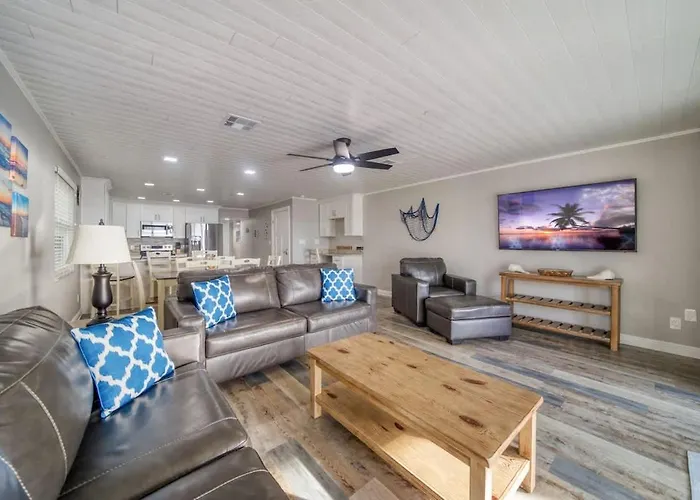 2,000 Sq Ft With Private Indoor Poolside Unit 4 At Four Shores *