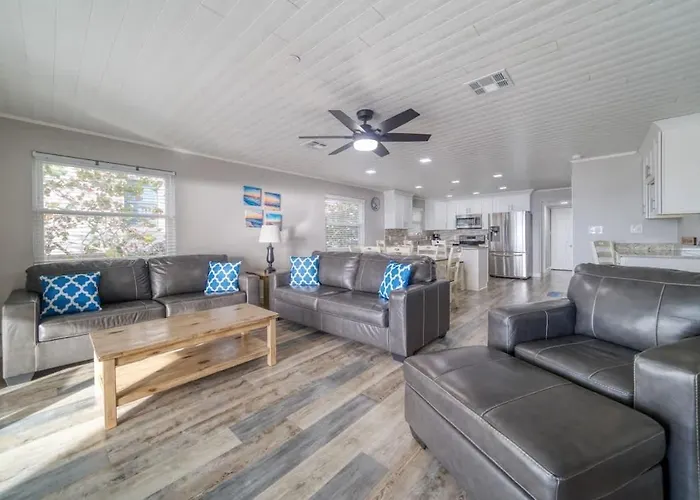 2,000 Sq Ft With Private Indoor Poolside Unit 4 At Four Shores Ferienhaus