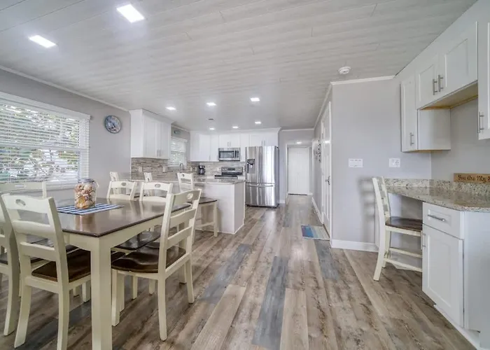 2,000 Sq Ft With Private Indoor Poolside Unit 4 At Four Shores *