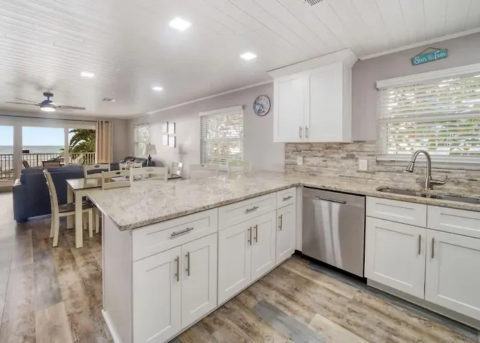 2,000 Sq Ft With Private Indoor Poolside Unit 4 At Four Shores Ferienhaus Clearwater Beach