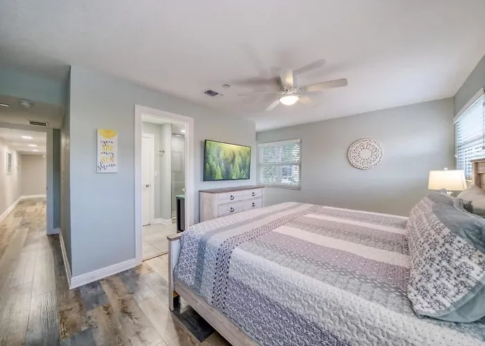 2,000 Sq Ft With Private Indoor Poolside Unit 4 At Four Shores