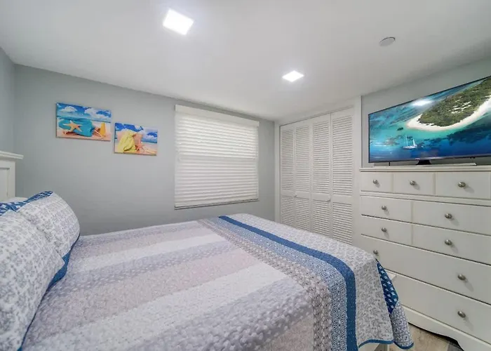 2,000 Sq Ft With Private Indoor Poolside Unit 4 At Four Shores