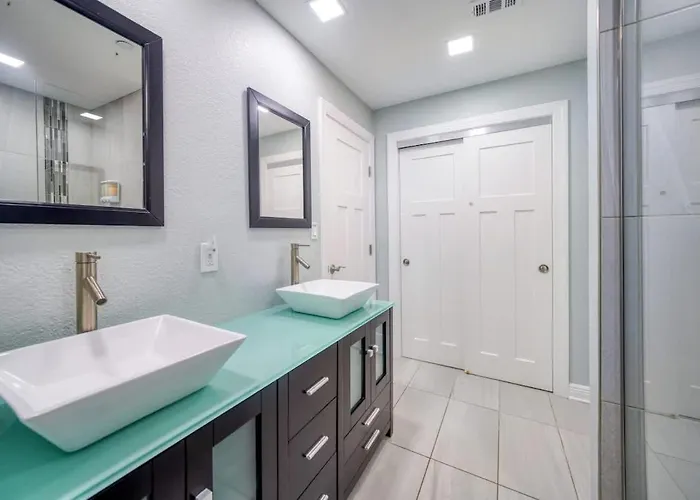 2,000 Sq Ft With Private Indoor Poolside Unit 4 At Four Shores Clearwater Beach