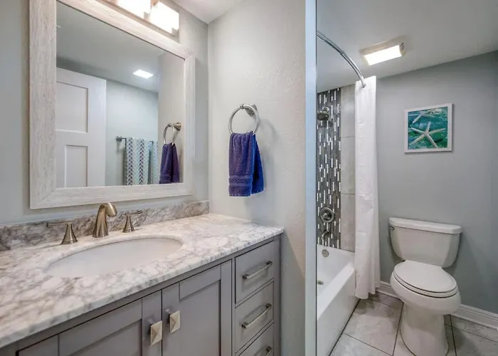 2,000 Sq Ft With Private Indoor Poolside Unit 4 At Four Shores *