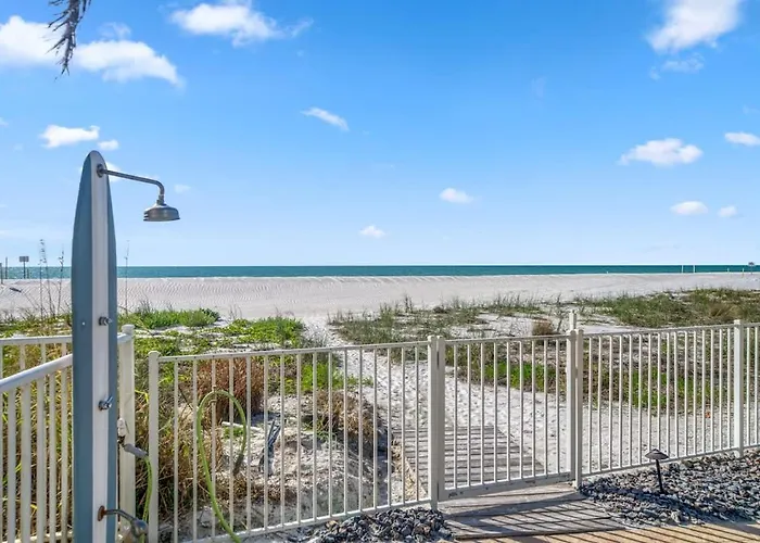 2,000 Sq Ft With Private Indoor Poolside Unit 4 At Four Shores *