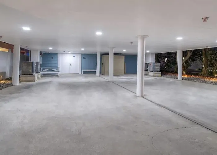 2,000 Sq Ft With Private Indoor Poolside Unit 4 At Four Shores * Clearwater Beach